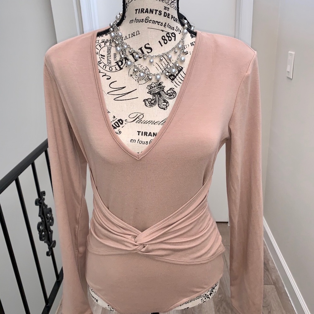 🆕 🎉Express Twist Front Bodysuit